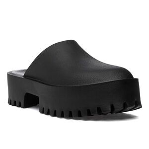 BRAND NEW BLACK RUBBER CLOGS